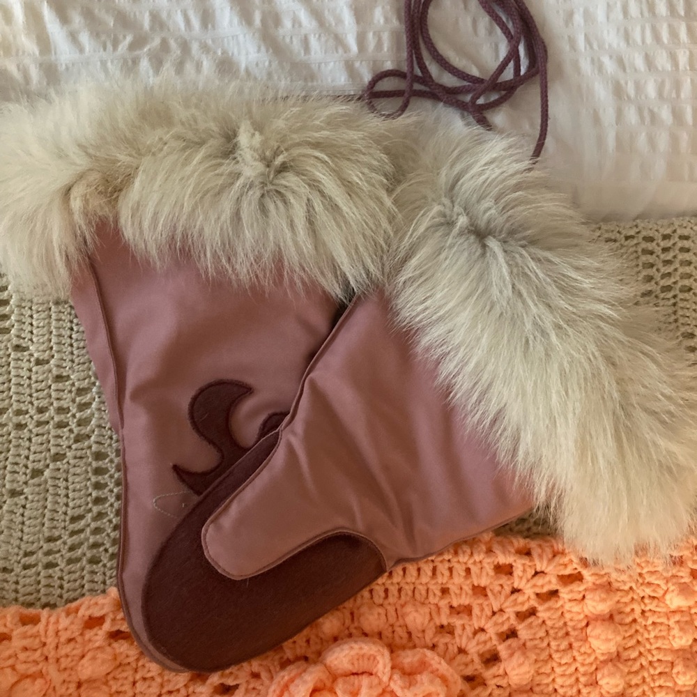 Vintage pink/burgundy fur trim gloves